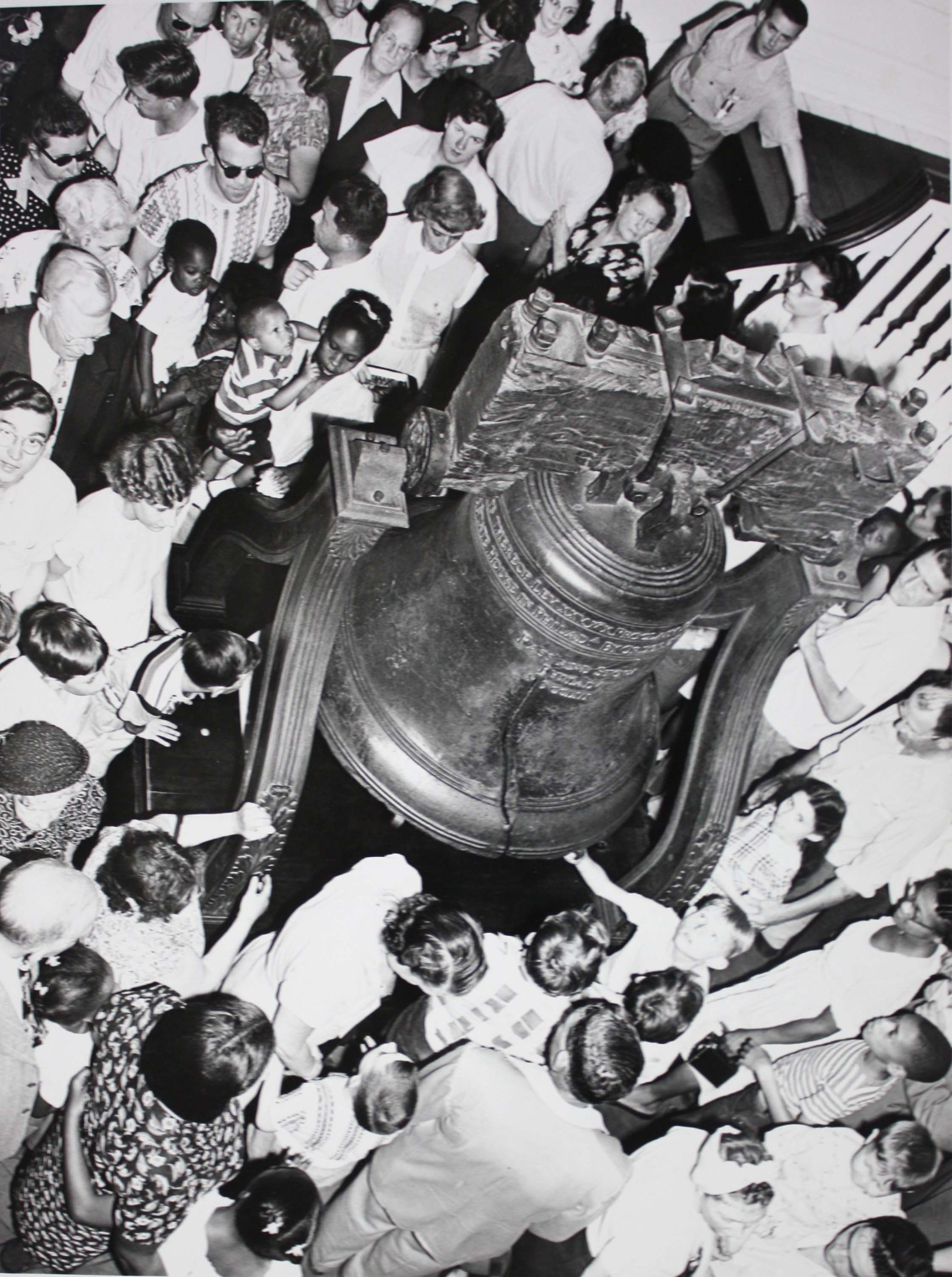 Crowd around the Liberty Bell in 1951